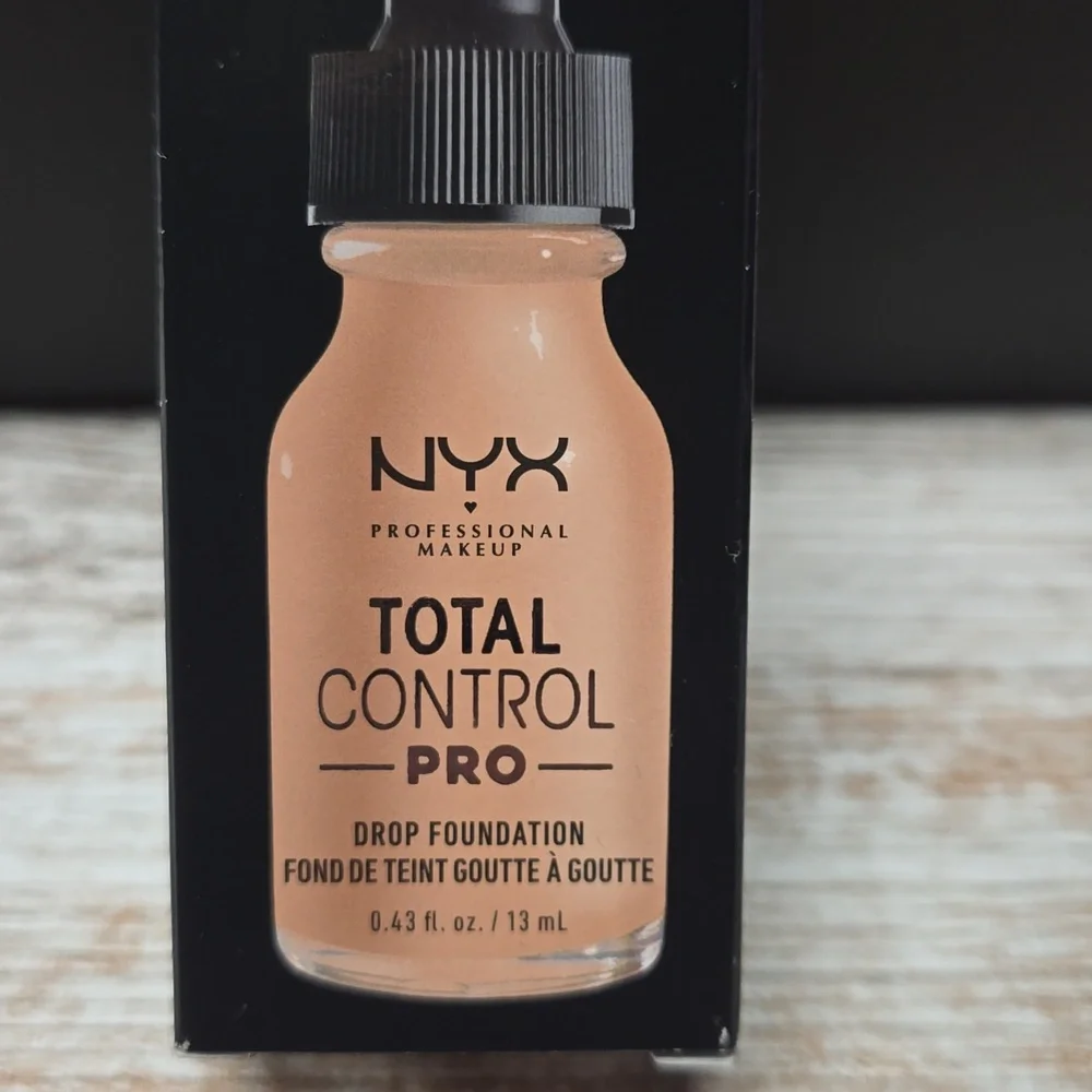 NYX Total Control Pro Foundation - Light